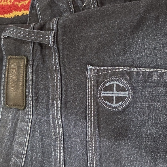 Hot In Hollywood - Picture 2 of 6